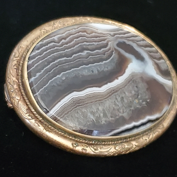 Antique Victorian Banded Agate Engaved Frame Brooch Laye 1800's - Picture 4 of 8